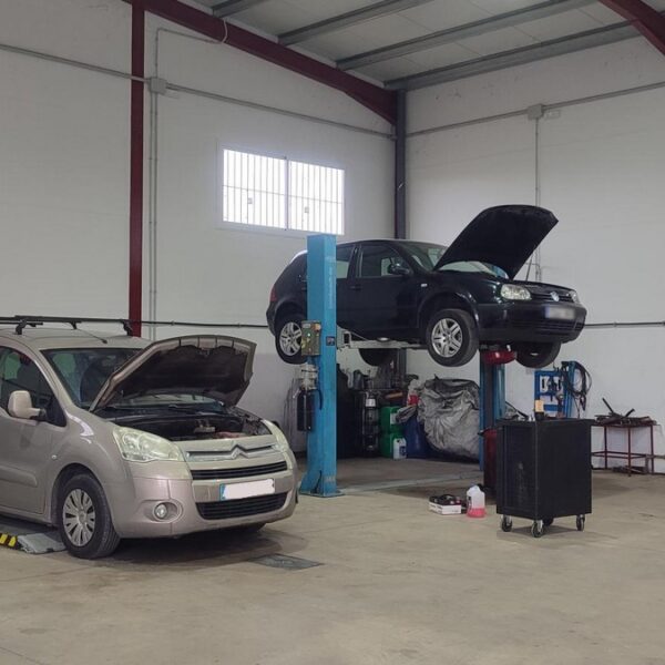 Galeria taller Autoreparaciones CR 2 600x600