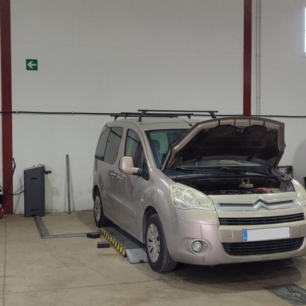 Galeria taller Autoreparaciones CR 5 600x600