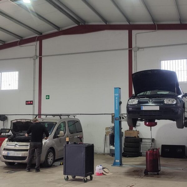 Galeria taller Autoreparaciones CR 7 600x600