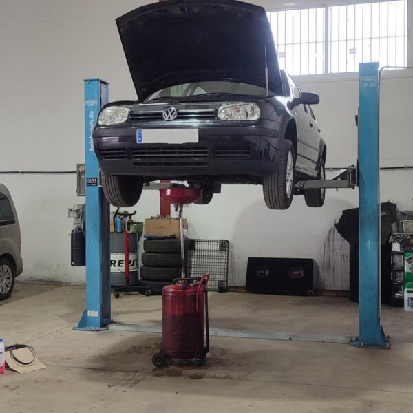 Galeria taller Autoreparaciones CR 8 600x600