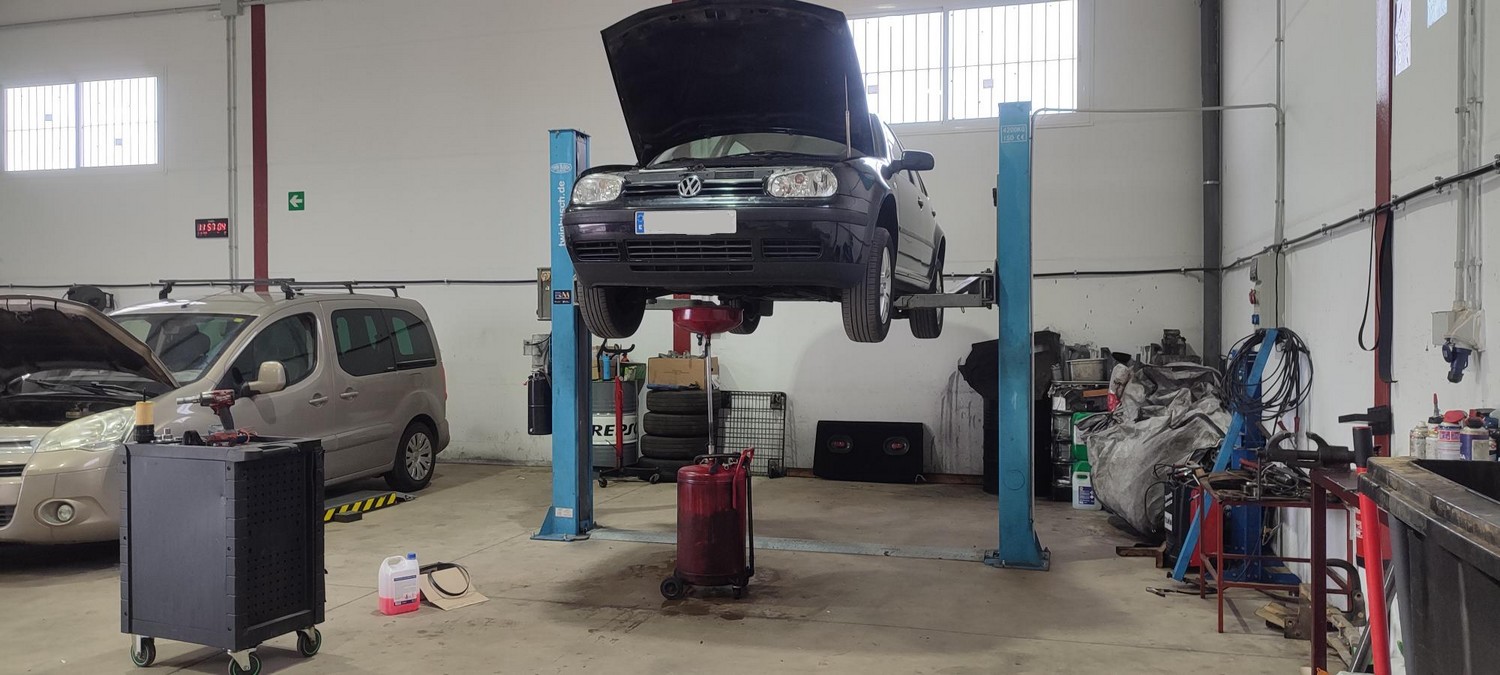 Galeria taller Autoreparaciones CR 8
